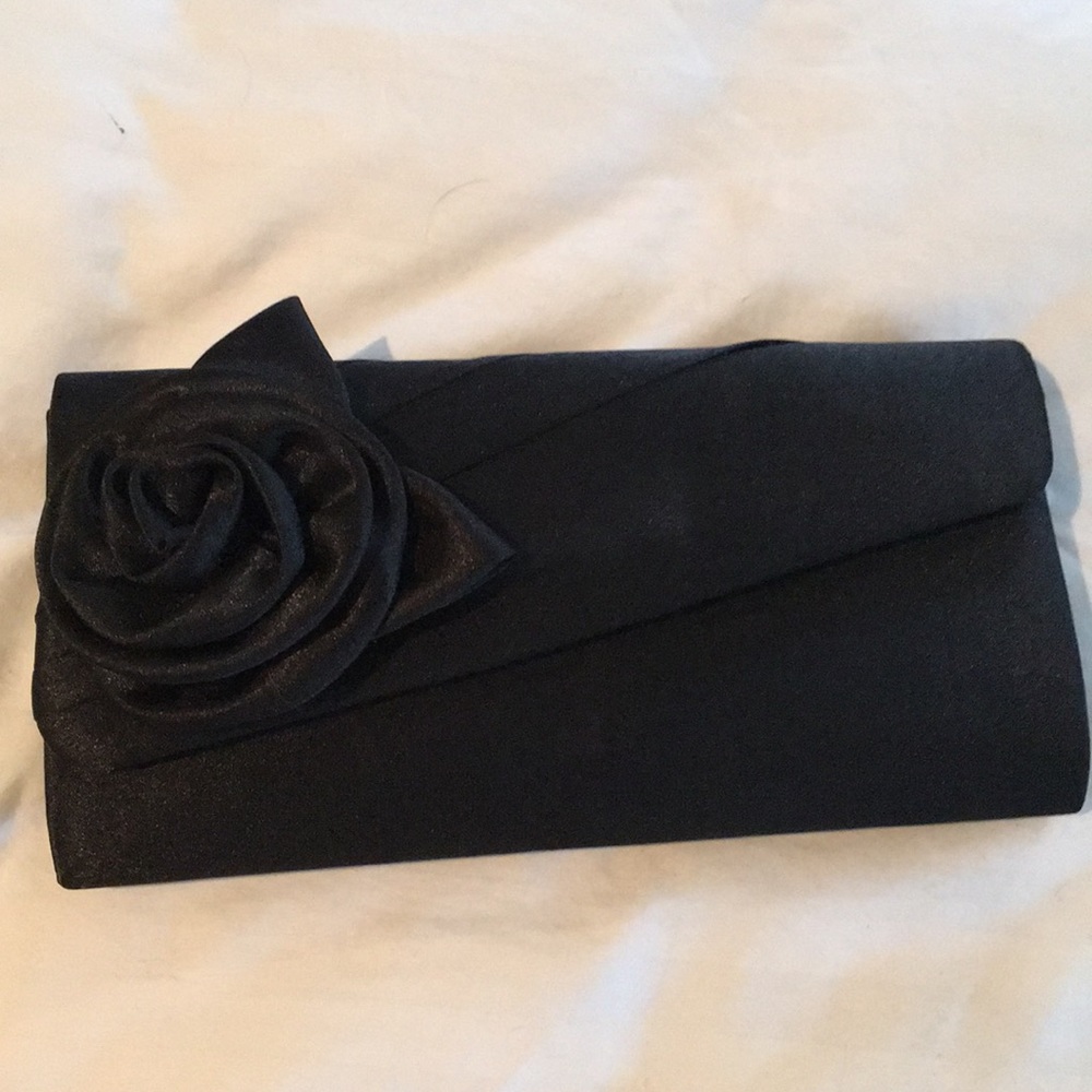 Black clutch